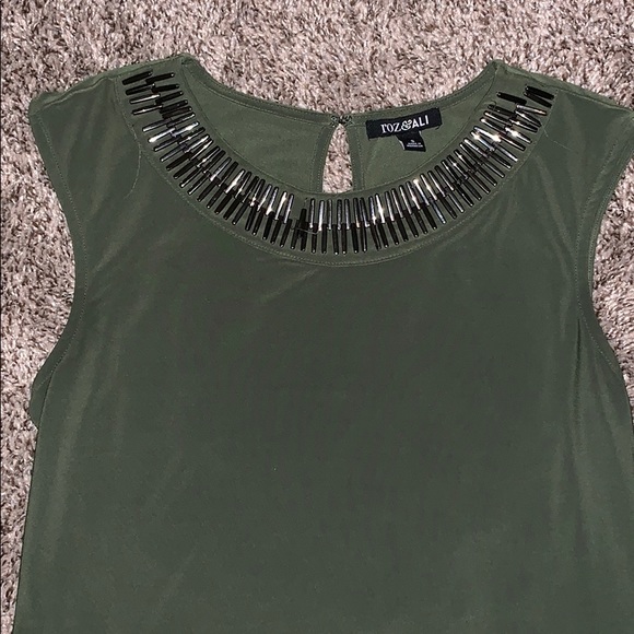 Olive green work top - Picture 2 of 6